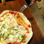 緑工房 - フォークで刺してエアを抜きます。