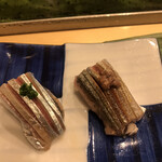 寿司処 やまざき - おまかせ６０００円。秋刀魚。生と炙りを半貫ずついただきます。マツコさんが、骨を完全に処理した秋刀魚に感動されていましたが、まさにその口当たり（╹◡╹）
      存分に堪能しました（╹◡╹）（╹◡╹）