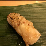 寿司処 やまざき - おまかせ６０００円。ほっき貝。軽く炙ってあります。余計に甘さが引き立ち、歯切れも良く、とーっても良かったです（╹◡╹）（╹◡╹）