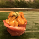 寿司処 やまざき - おまかせ６０００円。雲丹トロ巻き。わかりやすい豪華さですが、笑顔が溢れ出る美味しさです（╹◡╹）（╹◡╹）