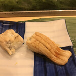 寿司処 やまざき - おまかせ６０００円。穴子。締めは優しい味わいの煮穴子です。塩とツメでいただきます。あえて炙っていないところに演出を感じます。ホッとする美味しさです（╹◡╹）