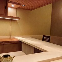 淡流 - カウンターにゆったり8席
