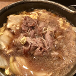 赤坂 江戸桜 - 鉄鍋で熱々の牛すき焼き