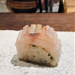 壮士 - 愛媛県産の鯵の棒寿司　こちらでいつもいただく棒寿司　胡麻と大葉の風味も良く鯵の脂も程よく美味♪