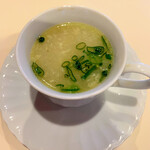 アジアンレストラン アティティ - Ｂランチの
            チキンと卵のスープ