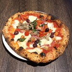 Trattoria&Pizzeria LOGIC - 具沢山ピッツァ　“カプリチョーザ”