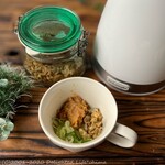 ピーマンのたまご - 乾燥しじみ・味噌・ネギに熱湯を注いだ味噌汁
