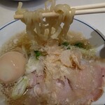 らーめん鱗 - 麺リフトアップ