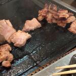 韓国料理 豚とんびょうし - サムギョプサル1