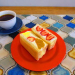 Ogi cafe - 【2020年10月15日】フルーツサンド。