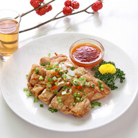 鶏腿肉カリカリ揚げ香味ソースかけ