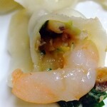 ぎょうざのひぐち - 中には海老が・・・