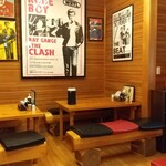 ぎょうざのひぐち - 小上がりテーブル席！