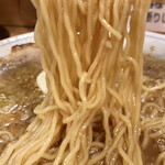 屋台ラーメン - ✨敢えて麺硬めなんぞで発注はせん,
            此のスープには軟めの基本の茹で具合
            が,一番合うとワシは思フのである♪✨