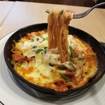 欧風食堂 タブリエ - とろ～りチーズの熱々鉄板ナポリタン 半熟たまご入り