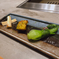 焼肉うしごろ 横浜店 - 季節のナムル盛り合わせ
                    姫青梗菜・葛庵と花穂紫蘇・マコモダケ