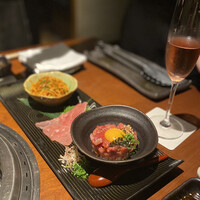 蕃 YORONIKU - 肉刺、ユッケ、白せんまい