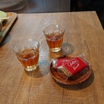 カフェ イチカ - ハブ茶とカラメルクッキー