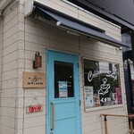カフェ イチカ - 水色のドアが目印