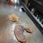 源亀 - 牛ステーキ