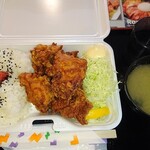 唐揚げ みたけ - ざんぎ弁当５個入り(ご飯250㌘)630円、みそ汁はサービス