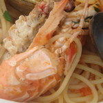 PEACE TOKYO - 魚介の旨みたっぷりのトマトソースベースのパスタ