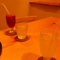 うなぎと季節料理とらや - 紫蘇ソーダ柚子ジュース