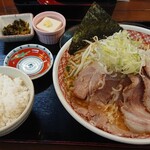 めん丸 - 料理写真:みそこてラーメンチャーシュートッピング、餃子5個セット