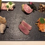 フランス料理 ル・クール - 前菜盛り合わせ(肉系):豚のリエット、鴨のスモーク、パテドカンパーニュ、牛ハツのスモーク、短角牛のサラミ、猪とフォアグラのパテ