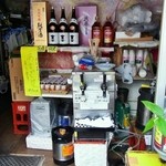 伊勢末商店 - 酒屋の店頭には生ビールサーバーもスタンバイ