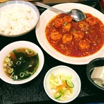 きんせい - きんせい　「海老のチリソース」880円(税込) 「Aセット(ライス・スープ・小鉢・お新香)」220円(税込)
