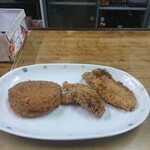 伊勢屋酒店 - カキフライ&コロッケ。