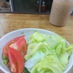 伊勢屋酒店 - サラダ。