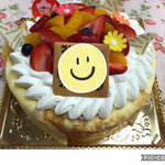 お菓子のお店 モリエール - クレープ包み18センチ3800円＋税
            ここのケーキ、すごく好きです(´｡✪ω✪｡｀)お花のマジパンも可愛いね