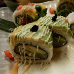 博多 魚宴 - マグロのアボガど巻きにはキャビア、明太子巻きには炙りマヨネーズがトッピング