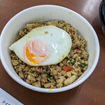 タイ料理 チャンロイ - 『ガパオと目玉焼き弁当』　６５１円（税込）