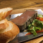 飲み物を原価で売るので店名にお金かけられず店名無兵衛 - 