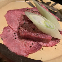 焼肉 喰心 - タン2種盛り
