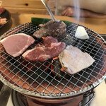 焼肉処 まるます家 - 