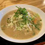 Marufuku - ちゃんぽん麺のようにも思える味。
                        スパイシーでクリーミー、上品さも感じるスープに満足。