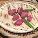 Ayuno Chaya - 本州鹿肉の刺身（実際は火に炙って食べます。Ｏ１５７が心配とかで。）