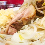 ラーメン二郎 - 豚の厚み