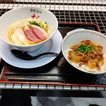 Udon No Na - 【2020.10.16(金)】鶏肉うどん(並盛・250g)980円＋牛丼セット250円