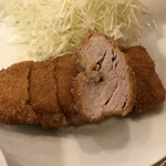 Houraiya - 断面はしっかり火の通ったヒレカツです。