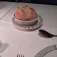 ロウリーズ・ザ・プライムリブ 恵比寿ガーデンプレイス店 - パン。けっこう旨い。