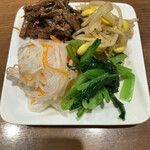 焼肉 鶯谷園 - ナムル　495円