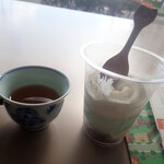 Resutoran Shikine - ソフトクリームのバニラ　なかなか甘くてねっとりしてるミャ。底にコーンフレークでフロストのが入ってるミャ