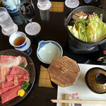 Yonezawa Gyuu Ooki Kongoukaku Sukiyaki Shabushabu Bishamon - 味噌仕立てのすき焼き