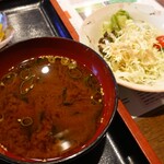 Izakaya San Gen - ランチのサラダとみそ汁
