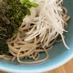 まん作 - キリっと冷たく締まった
      美味しいお蕎麦♡
      大根も良いアクセント♬︎